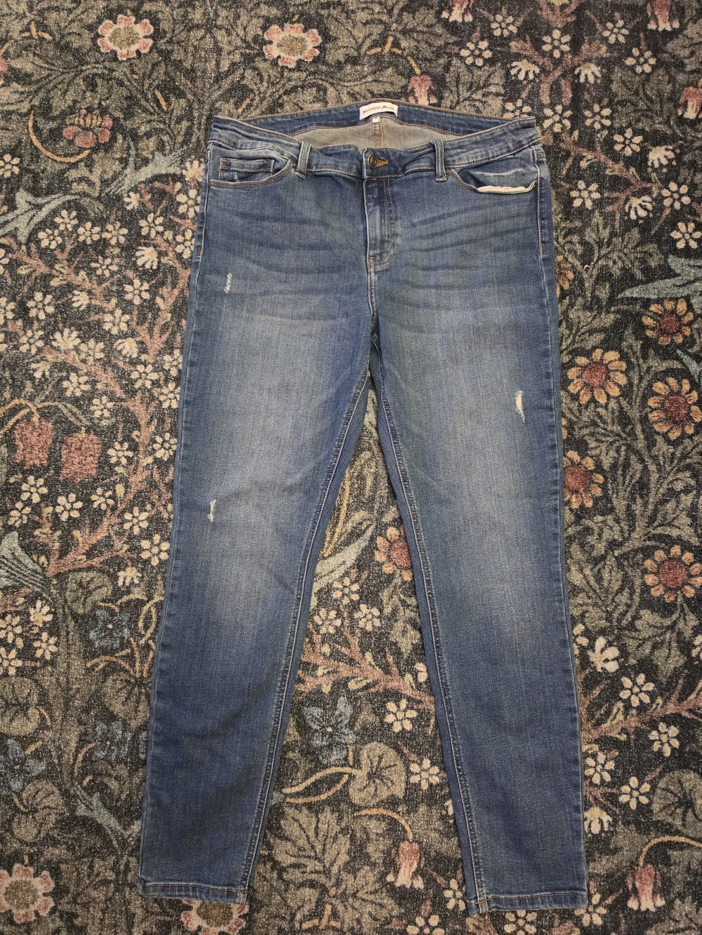 Classic Skinny Jeans in Medium Blue Wash - Women's